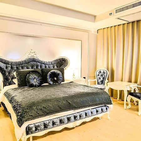 Alvarez Hotel Buriram Extérieur photo