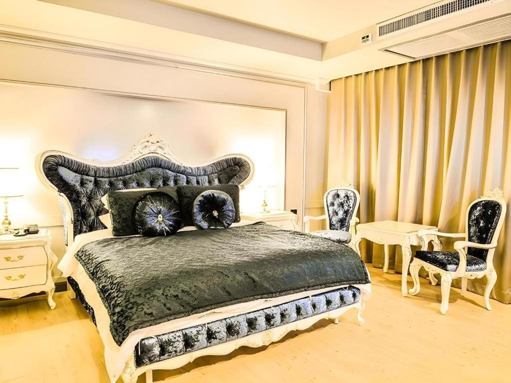Alvarez Hotel Buriram Extérieur photo
