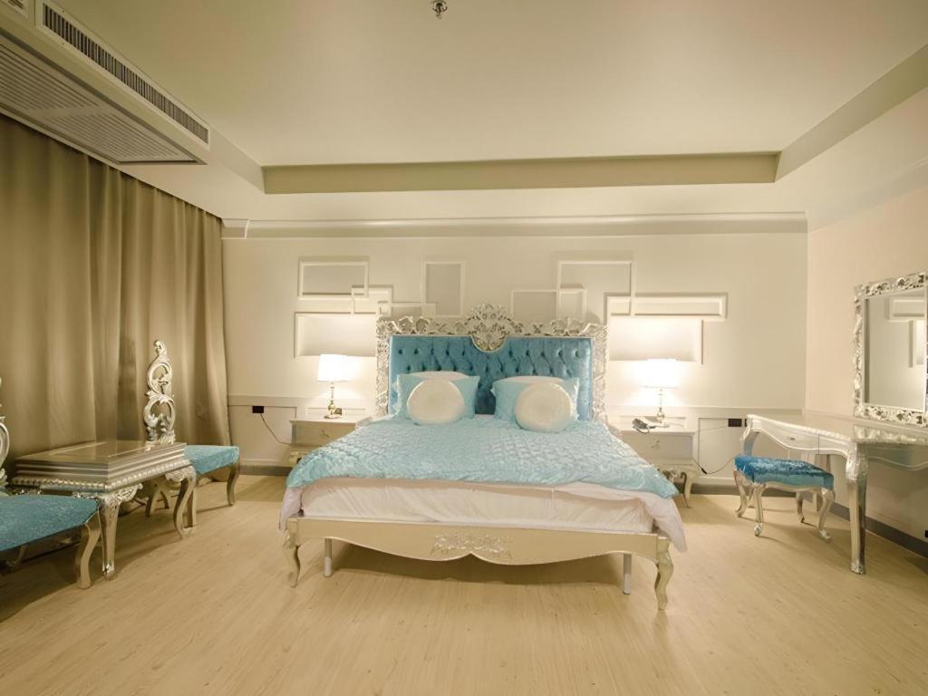 Alvarez Hotel Buriram Extérieur photo