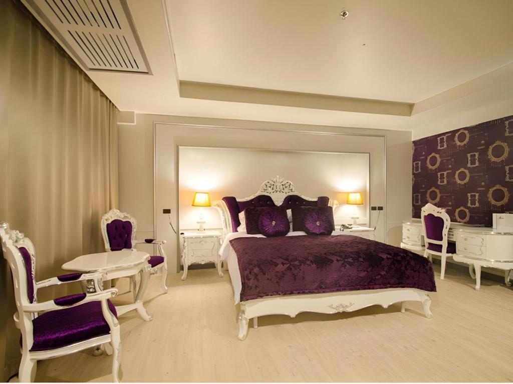 Alvarez Hotel Buriram Extérieur photo