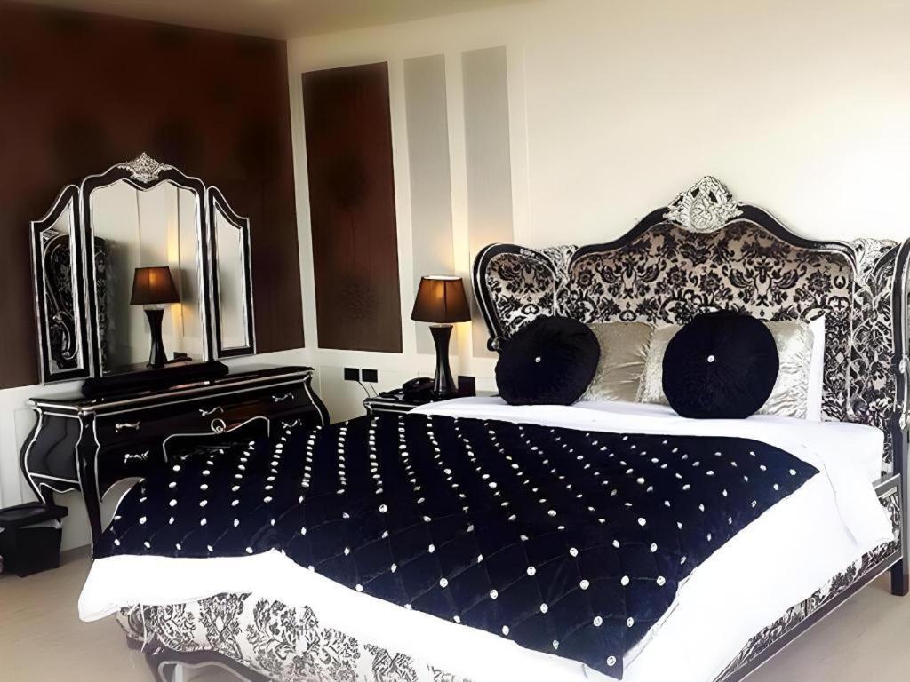 Alvarez Hotel Buriram Extérieur photo