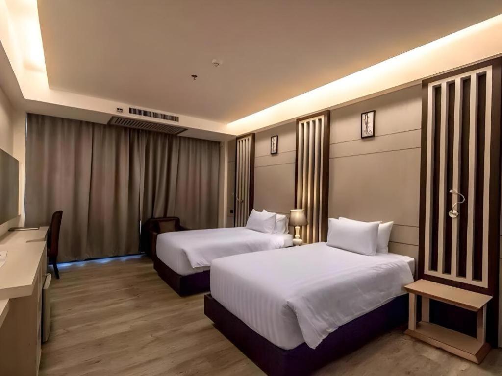 Alvarez Hotel Buriram Extérieur photo