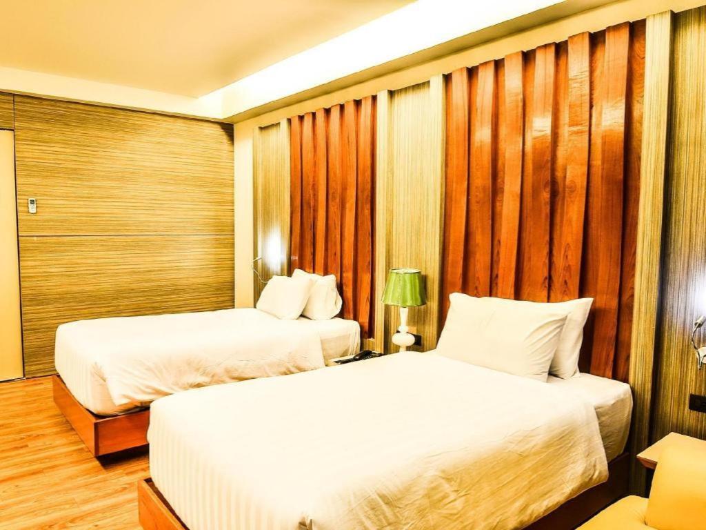 Alvarez Hotel Buriram Extérieur photo
