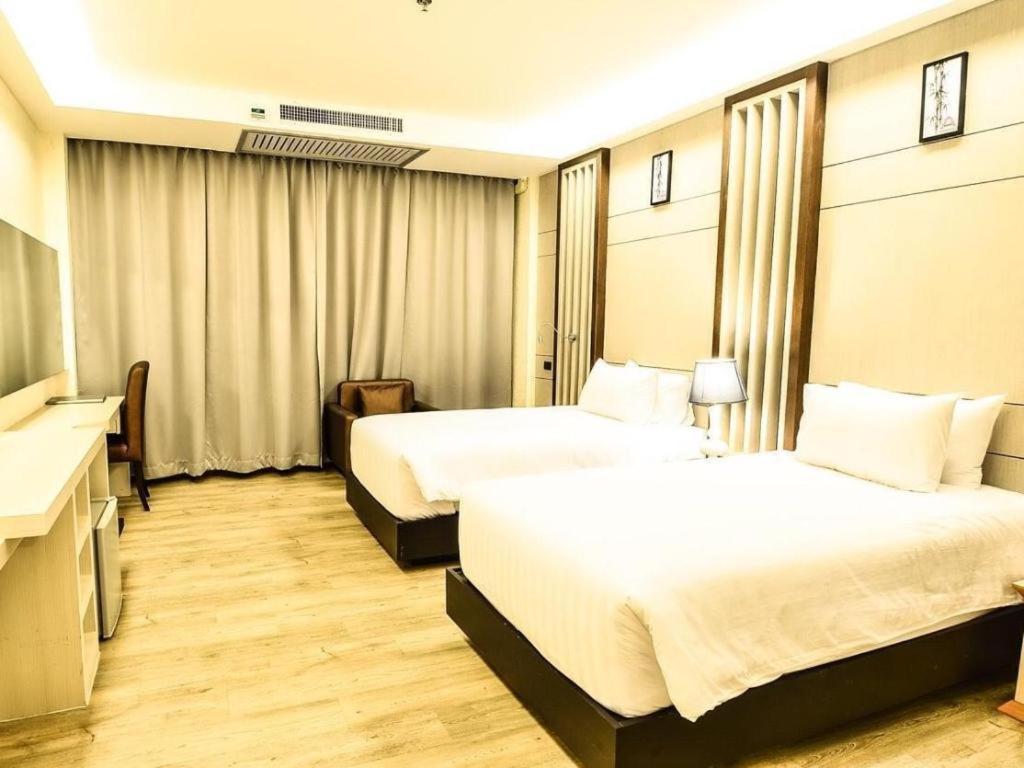 Alvarez Hotel Buriram Extérieur photo