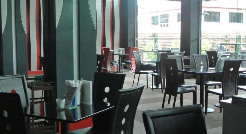 Alvarez Hotel Buriram Extérieur photo