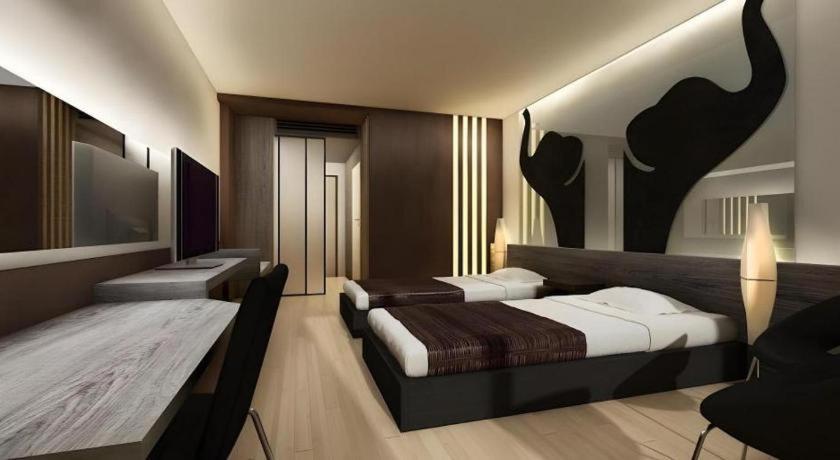 Alvarez Hotel Buriram Extérieur photo