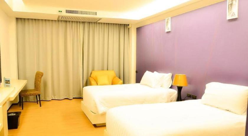 Alvarez Hotel Buriram Extérieur photo