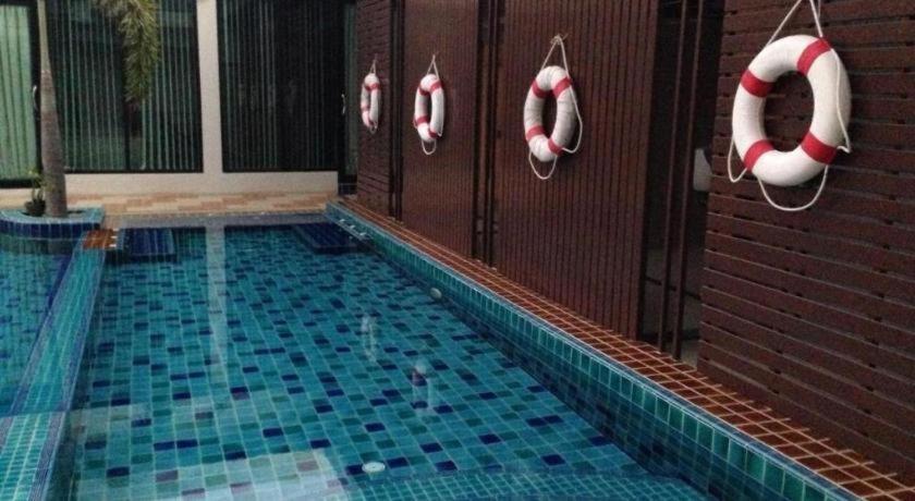Alvarez Hotel Buriram Extérieur photo