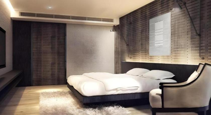 Alvarez Hotel Buriram Extérieur photo