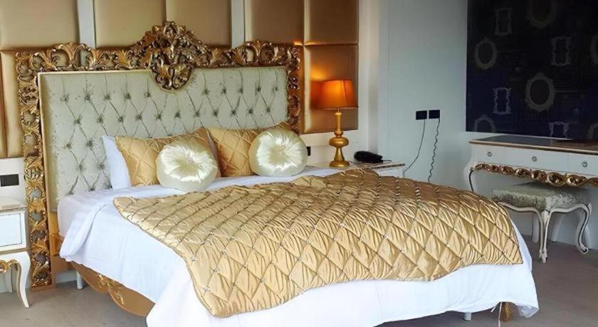 Alvarez Hotel Buriram Extérieur photo