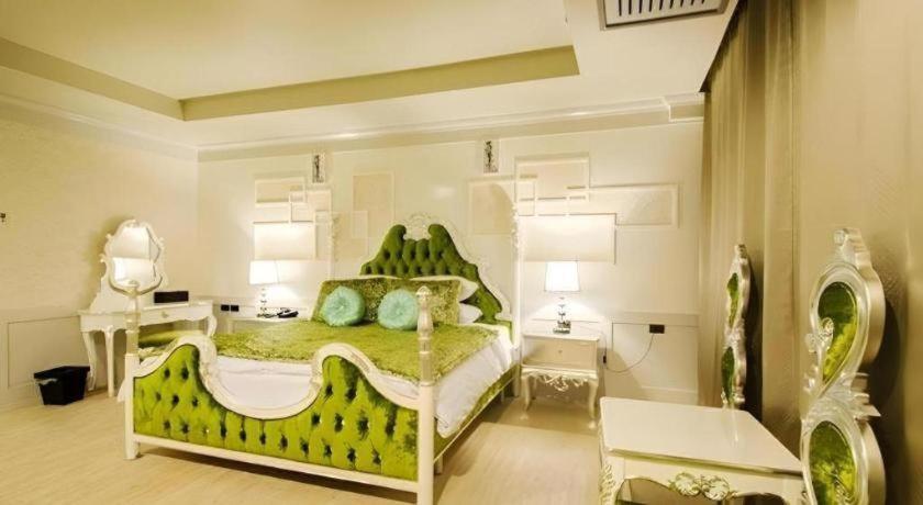 Alvarez Hotel Buriram Extérieur photo