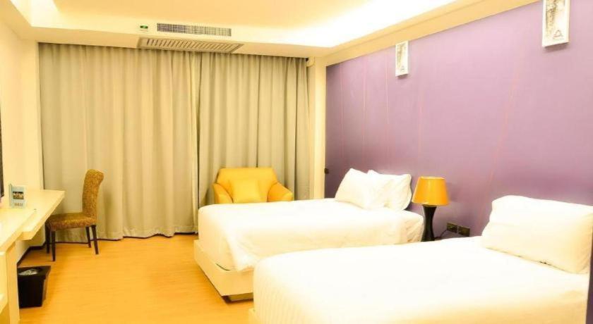 Alvarez Hotel Buriram Extérieur photo