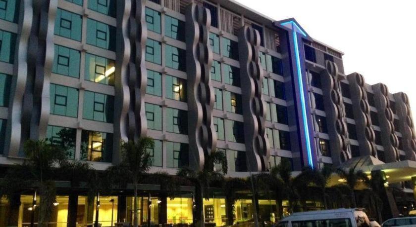 Alvarez Hotel Buriram Extérieur photo